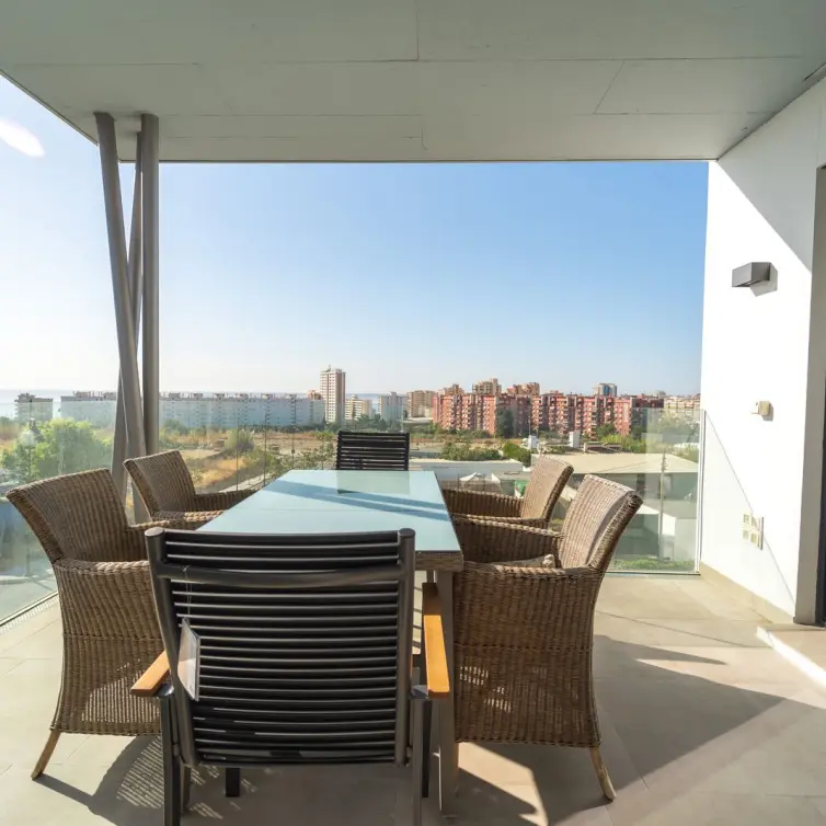 Venta de apartamento en planta media en Los Pacos