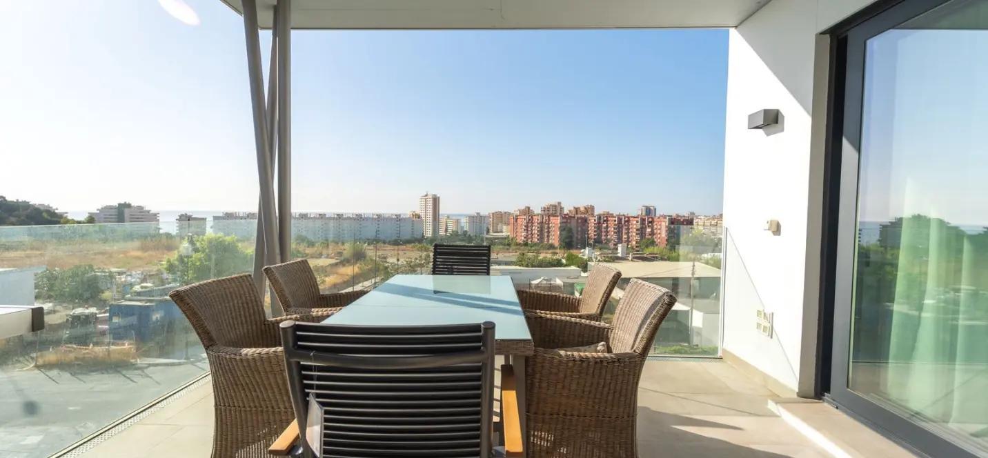 Venta de apartamento en planta media en Los Pacos 1