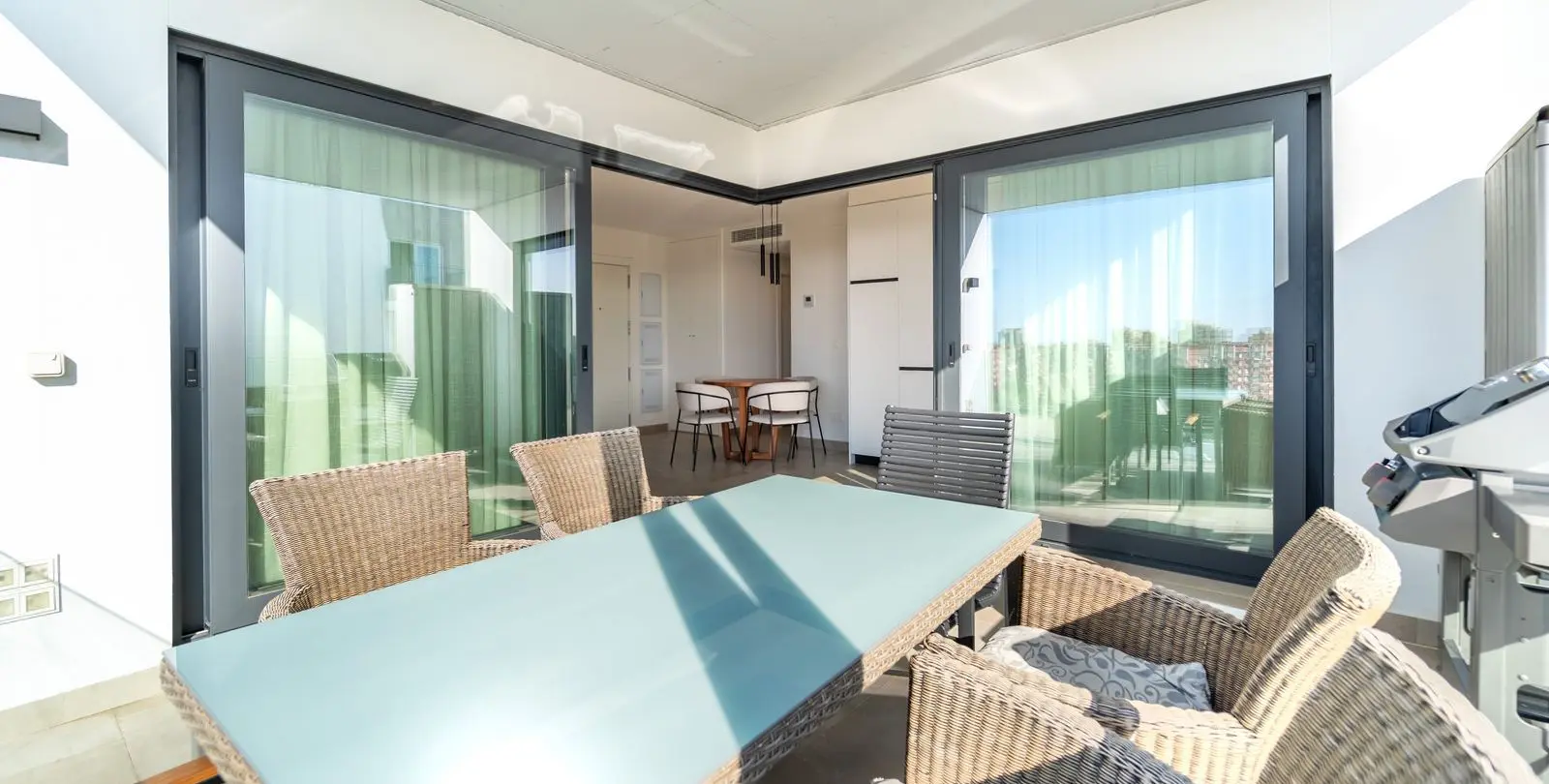 Venta de apartamento en planta media en Los Pacos 5