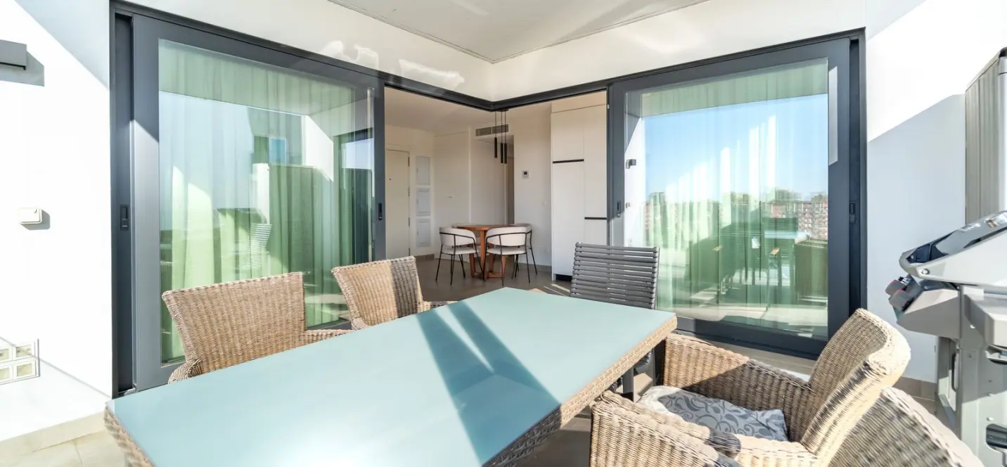 Venta de apartamento en planta media en Los Pacos 4