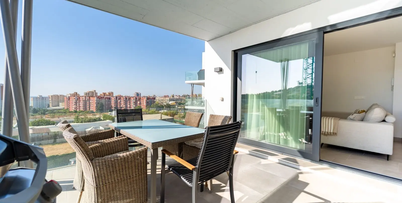Venta de apartamento en planta media en Los Pacos 8