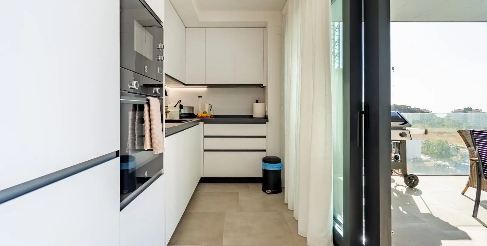 Venta de apartamento en planta media en Los Pacos 11