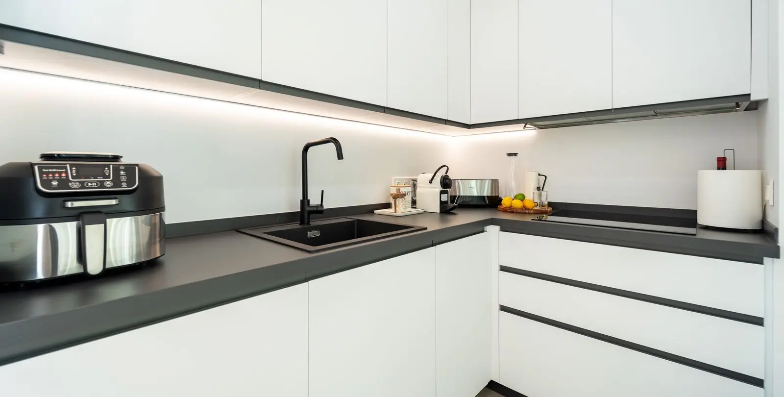 Venta de apartamento en planta media en Los Pacos 12