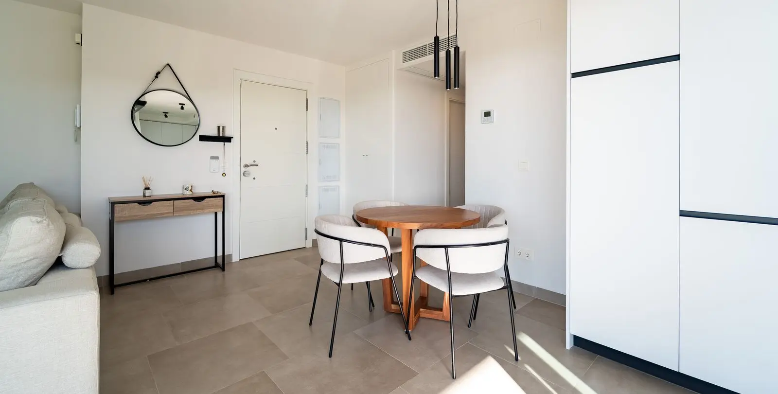 Venta de apartamento en planta media en Los Pacos 13