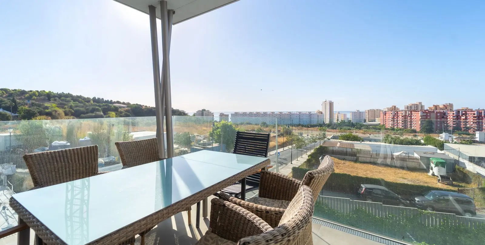 Venta de apartamento en planta media en Los Pacos 14