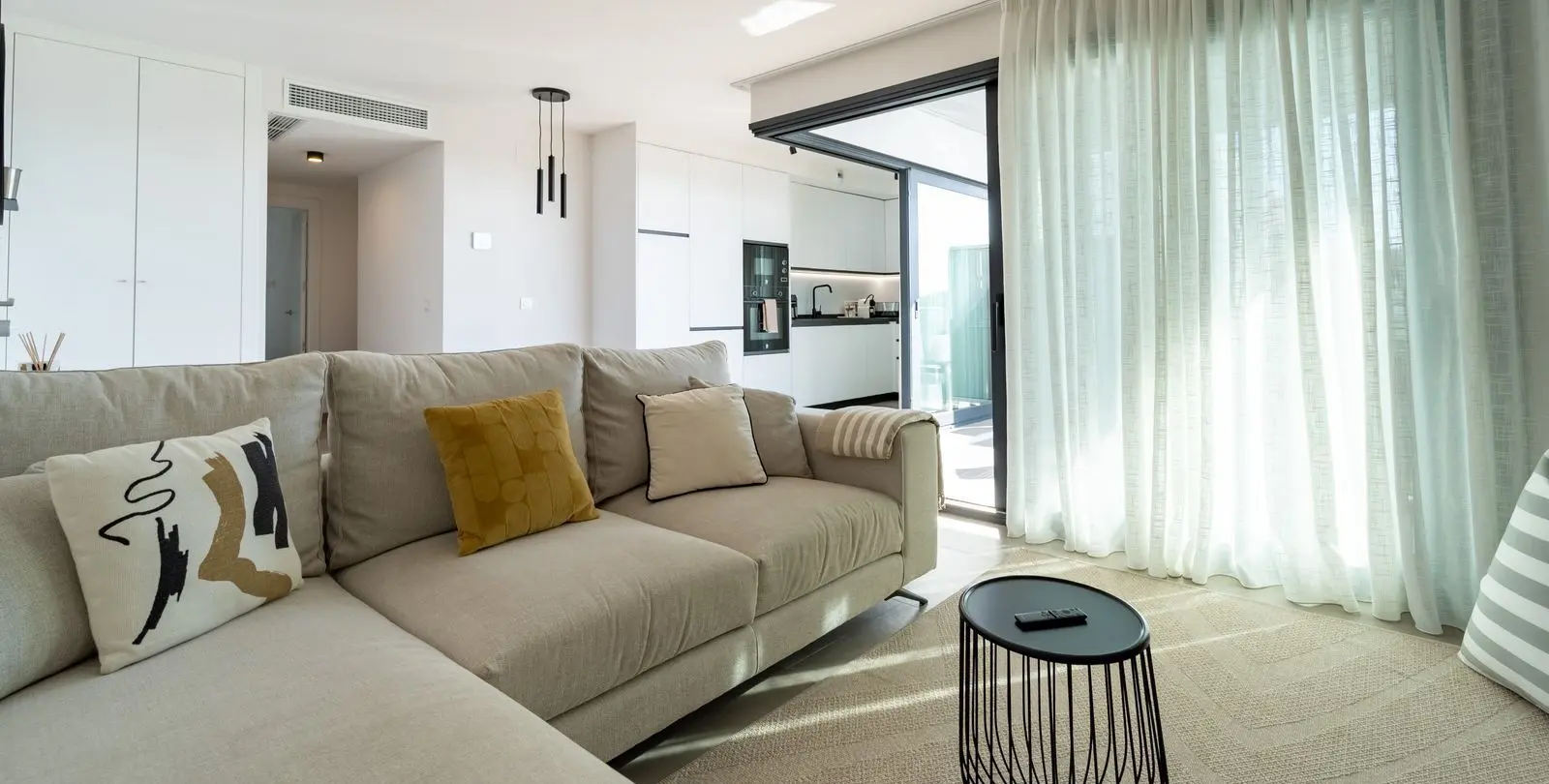 Venta de apartamento en planta media en Los Pacos 16