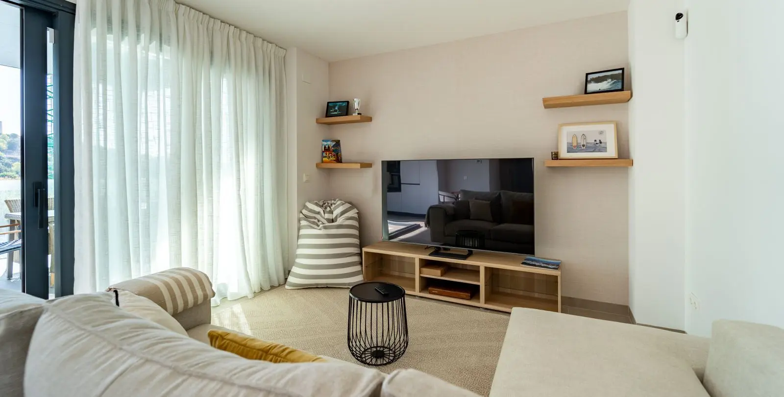 Venta de apartamento en planta media en Los Pacos 17