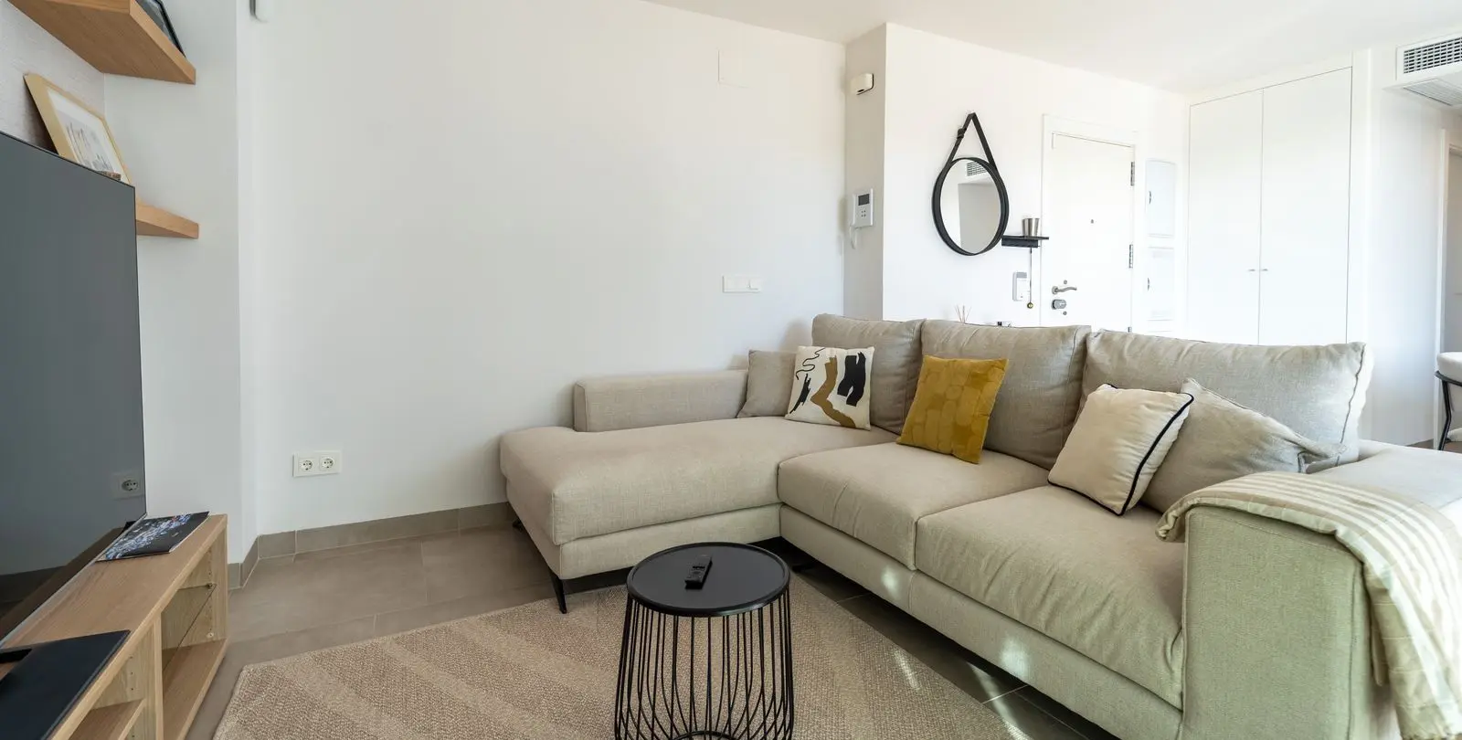 Venta de apartamento en planta media en Los Pacos 18