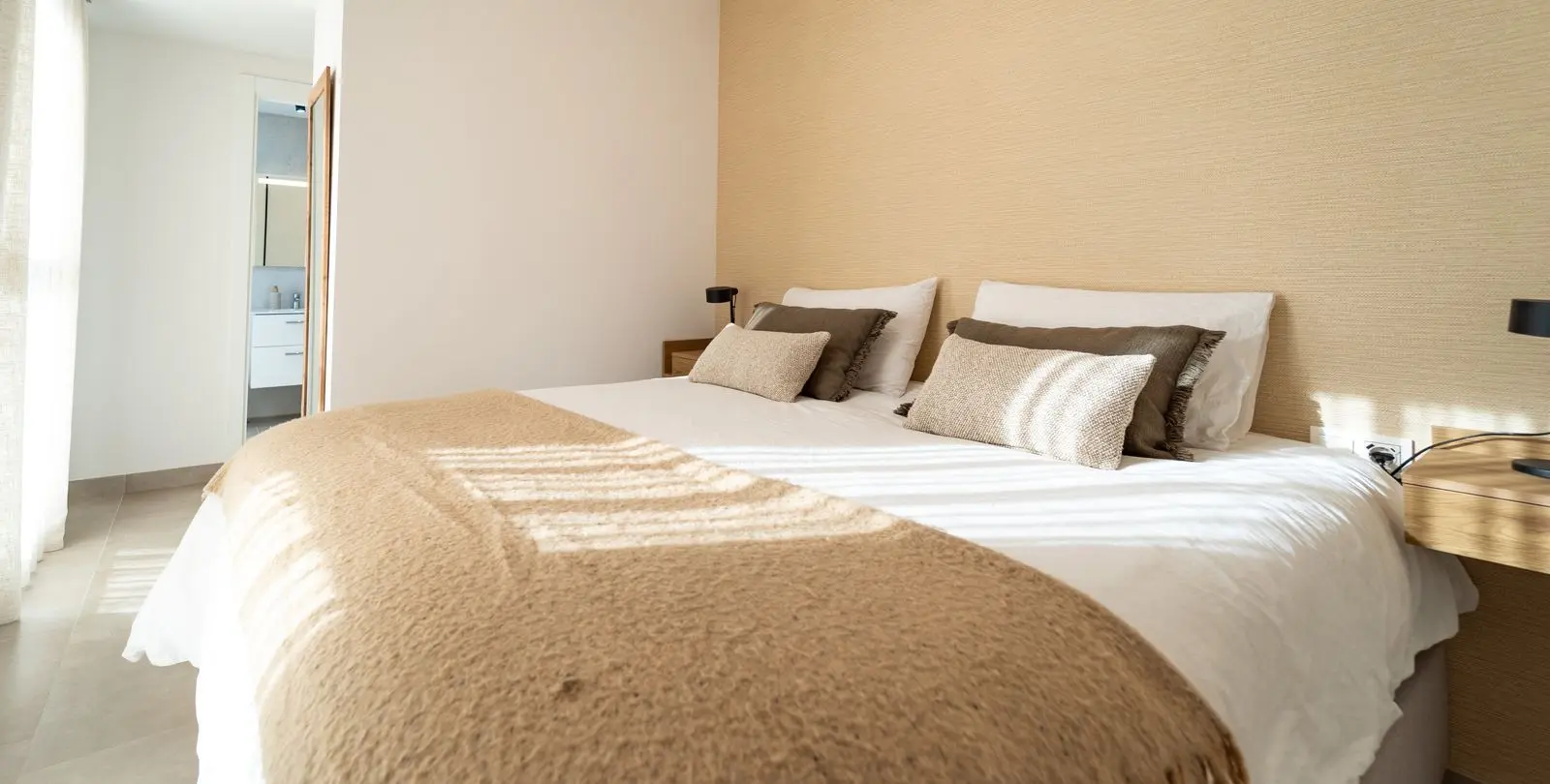 Venta de apartamento en planta media en Los Pacos 20