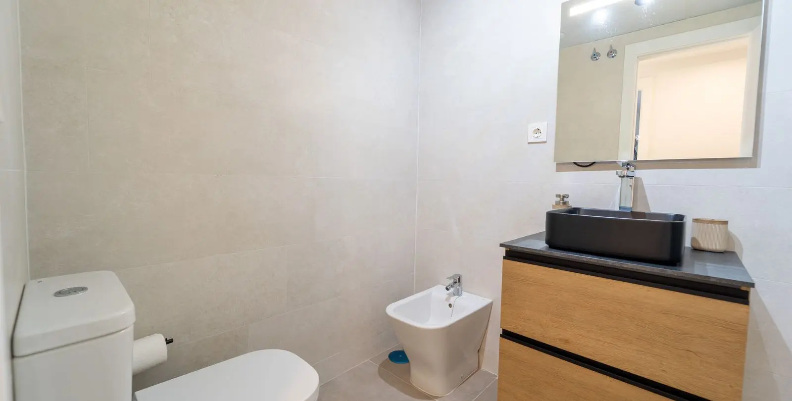 Venta de apartamento en planta media en Los Pacos 27