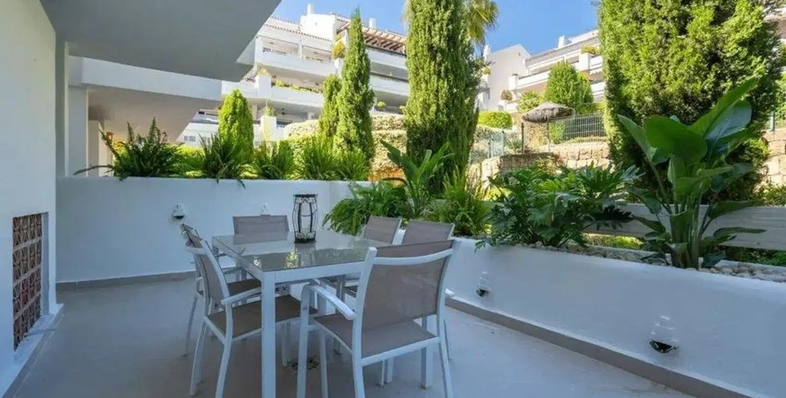 Venta de apartamento en planta baja en Nueva Andalucía 10