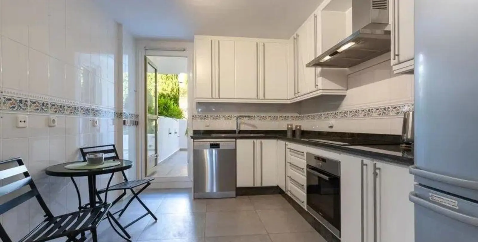 Venta de apartamento en planta baja en Nueva Andalucía 11