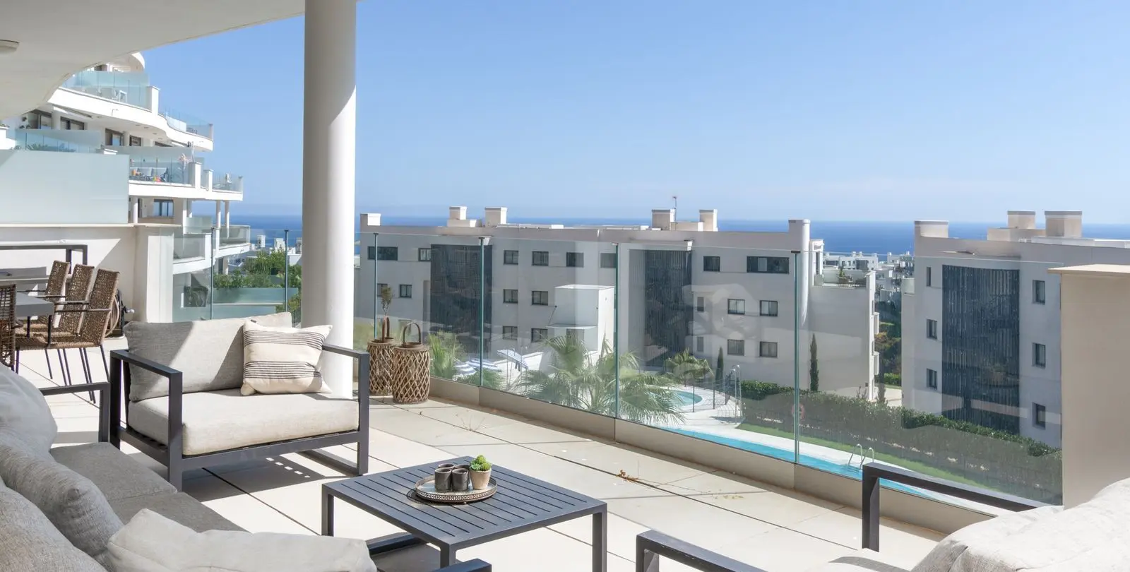 Venta de apartamento en planta media en Higueron 1