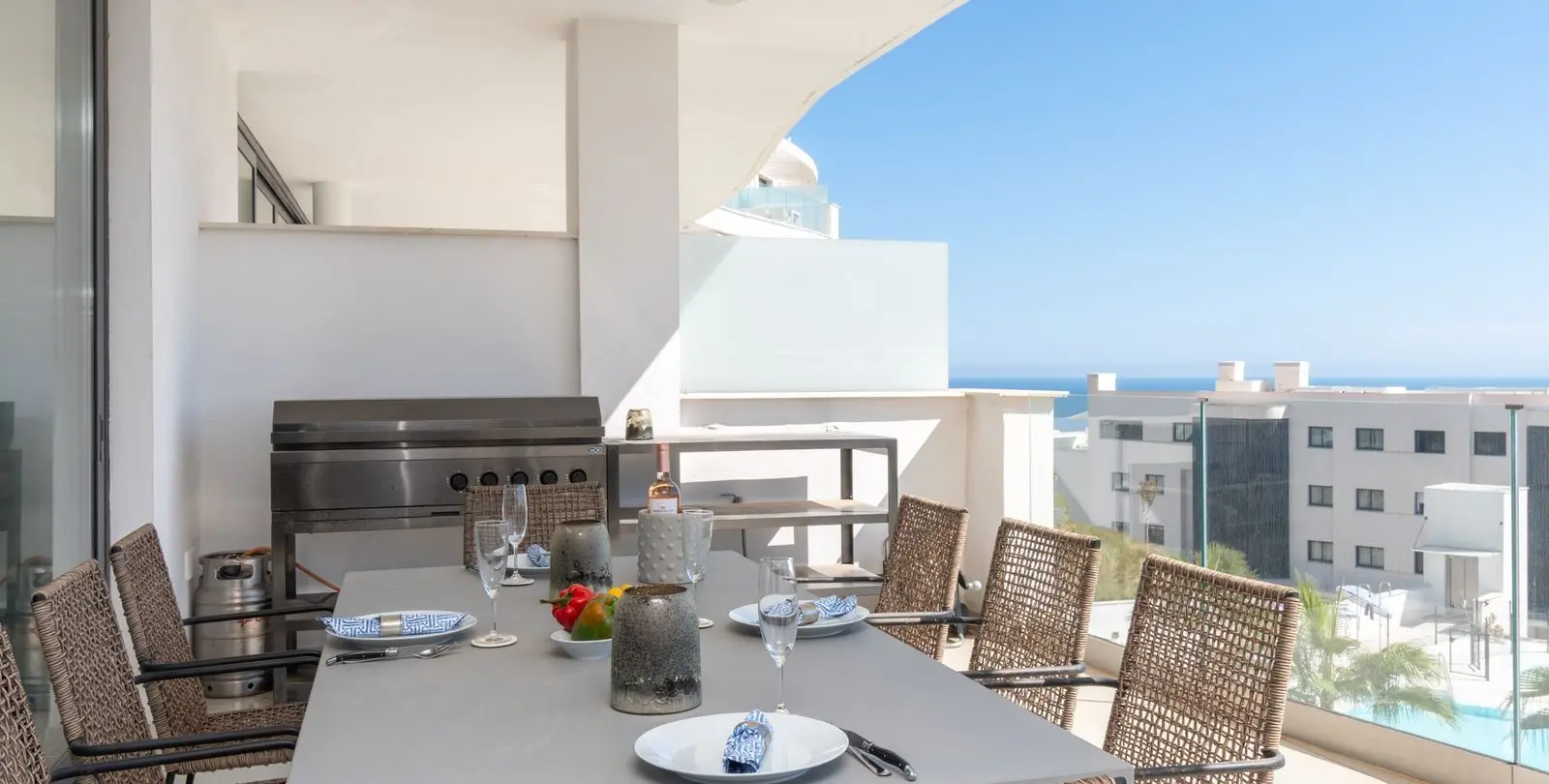 Venta de apartamento en planta media en Higueron 2