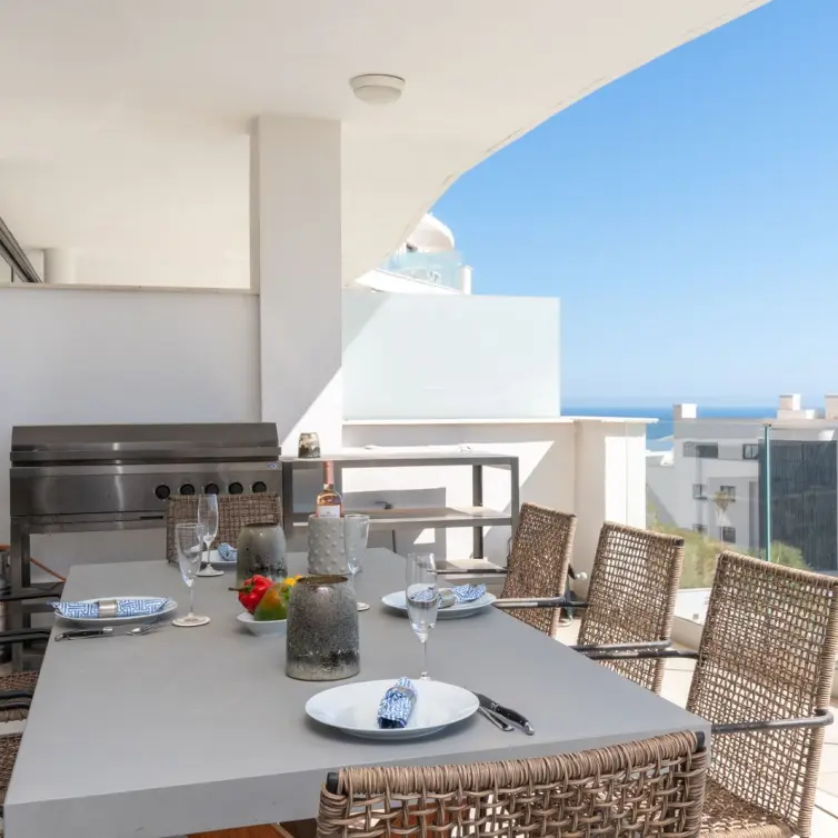 Sale of middle floor apartment in Higueron