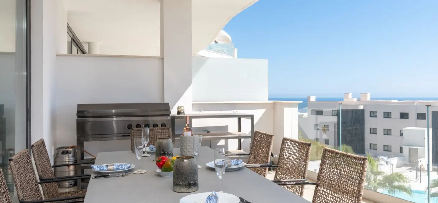 Sale of middle floor apartment in Higueron 1