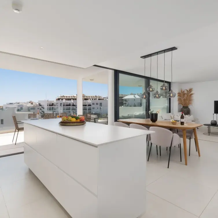 Sale of middle floor apartment in Higueron