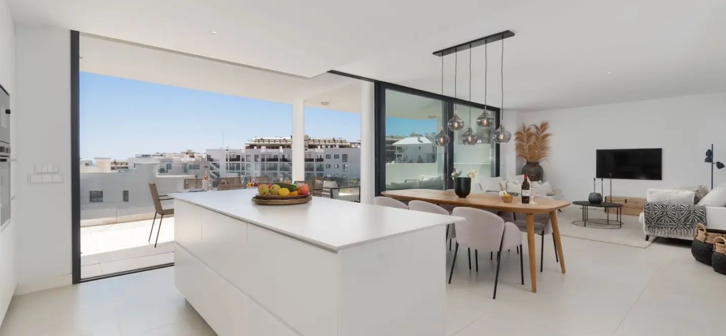 Sale of middle floor apartment in Higueron 3