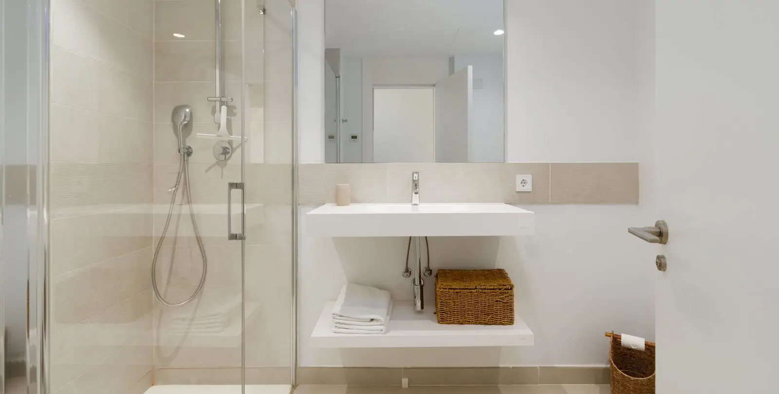 Venta de apartamento en planta media en Higueron 6