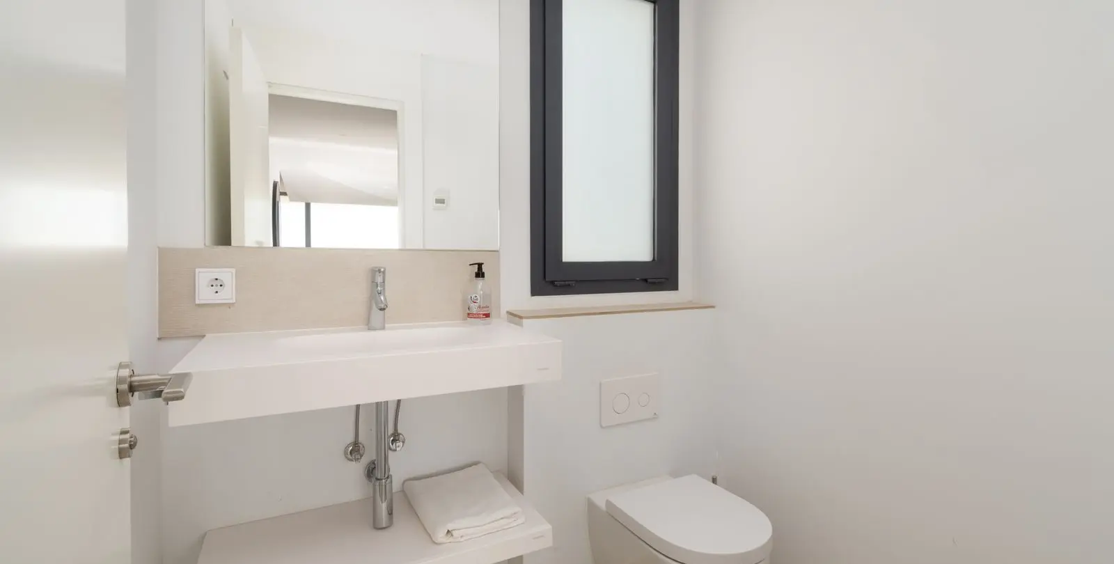 Venta de apartamento en planta media en Higueron 7