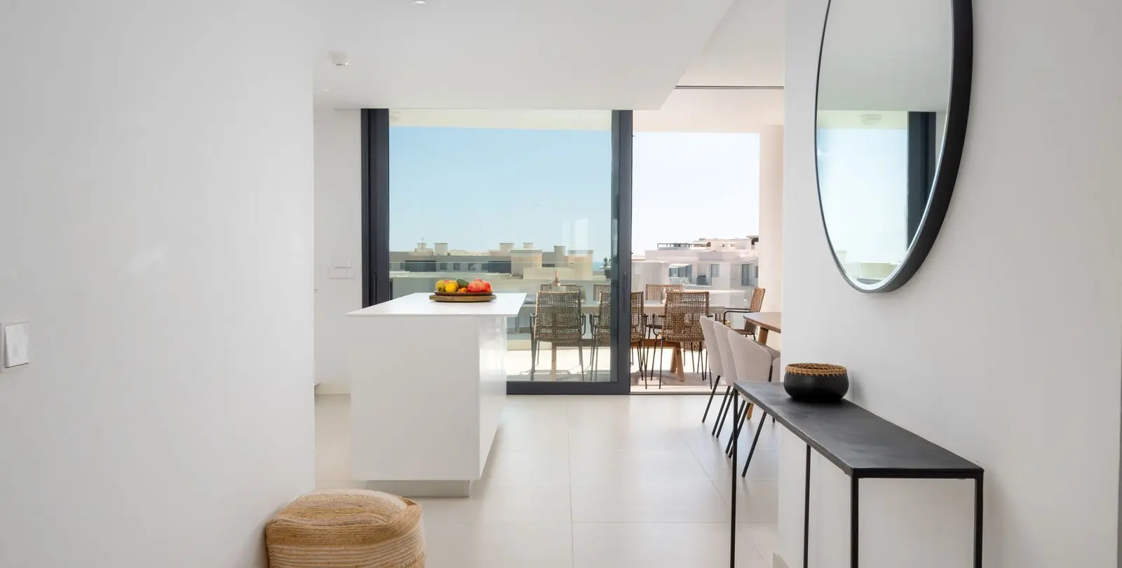 Venta de apartamento en planta media en Higueron 8