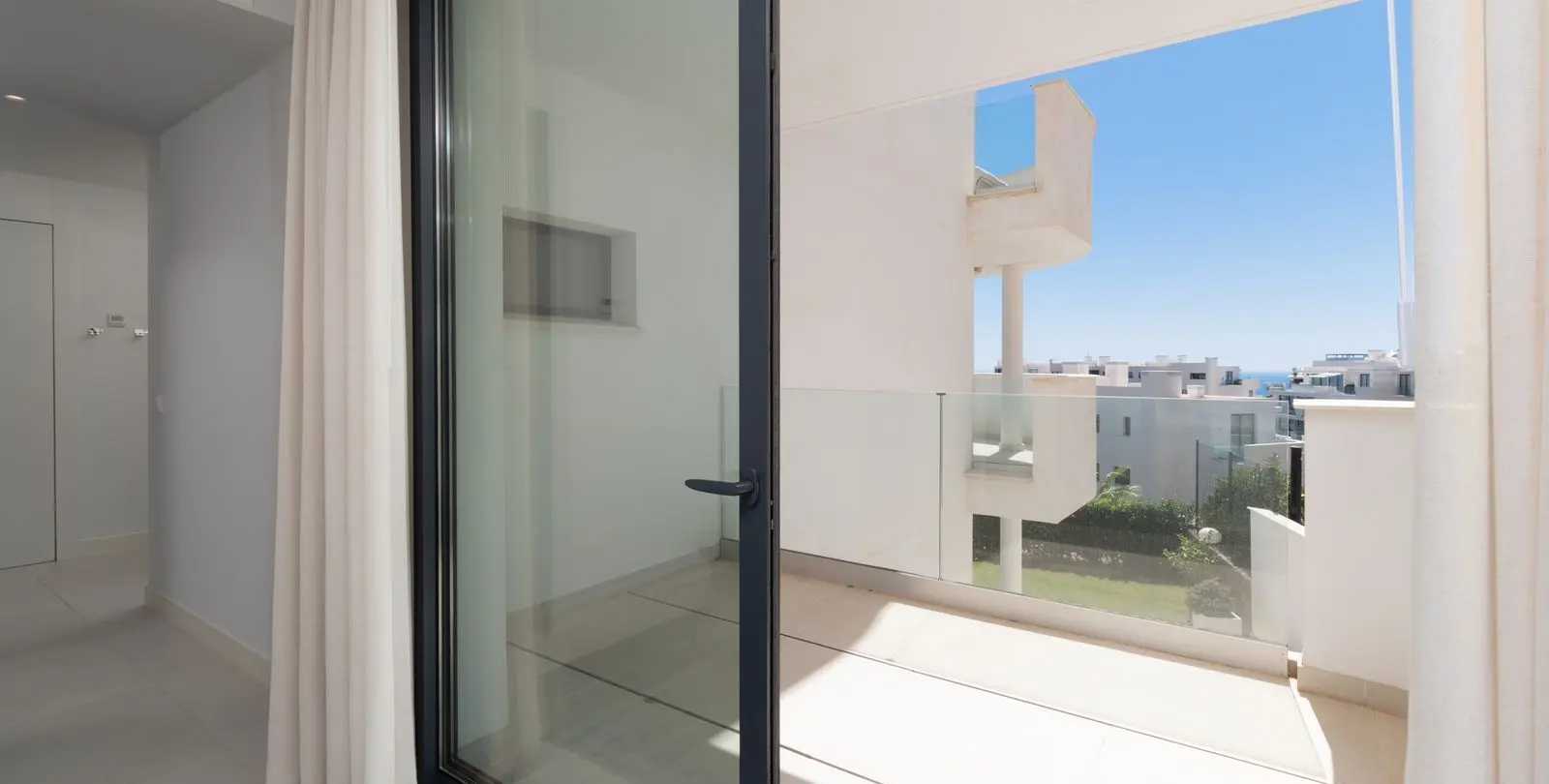 Venta de apartamento en planta media en Higueron 9