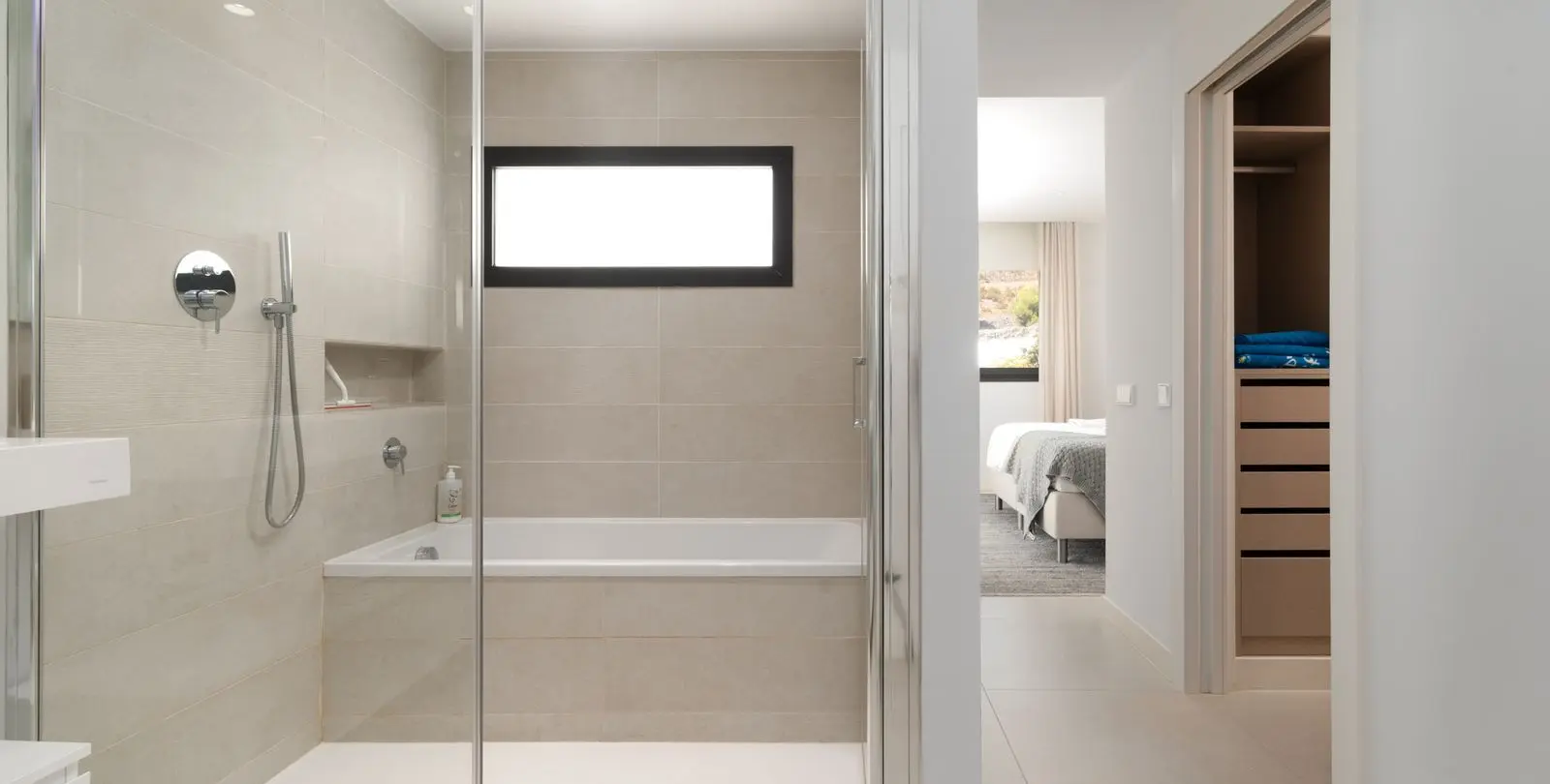 Venta de apartamento en planta media en Higueron 10