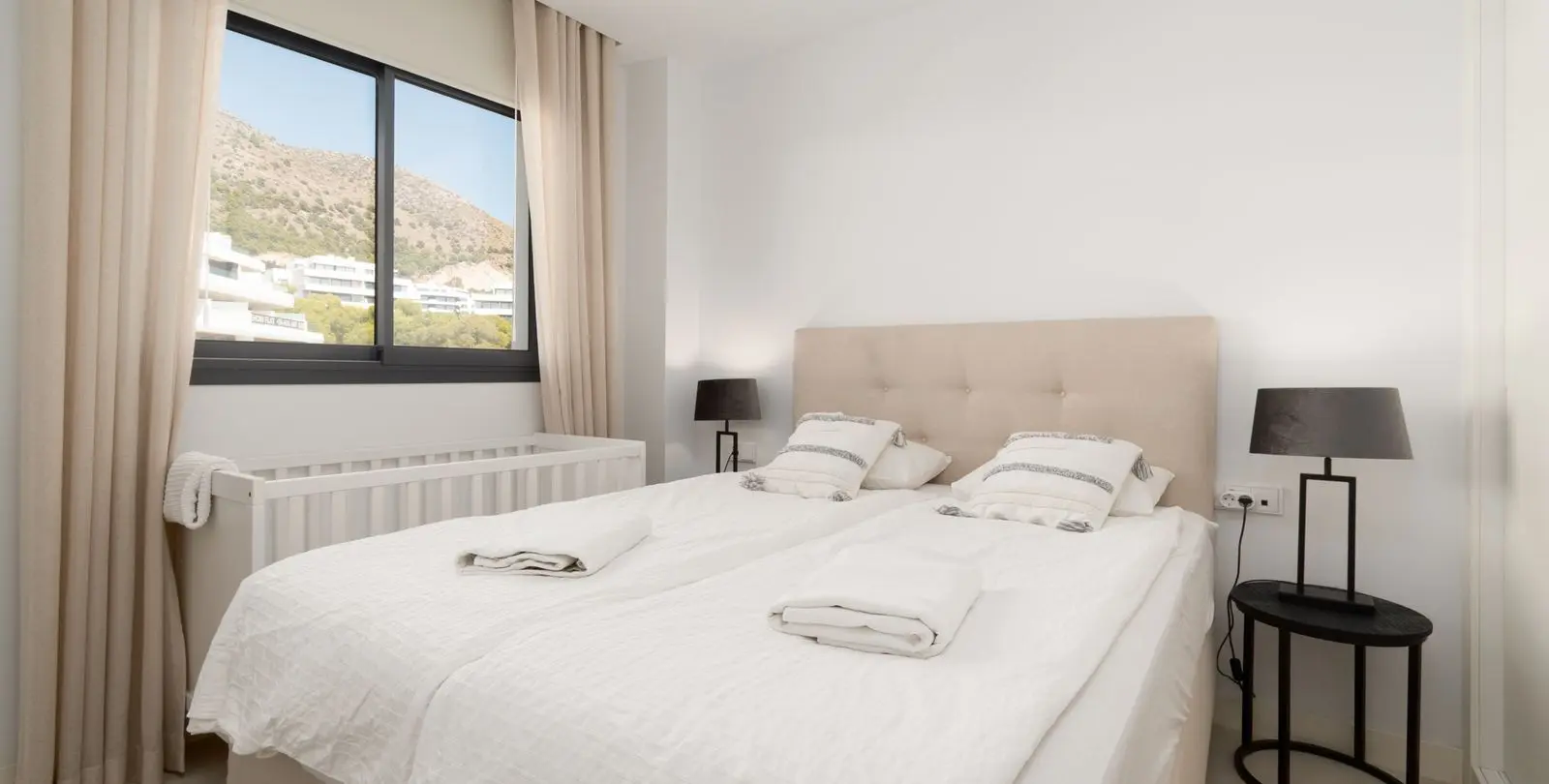 Venta de apartamento en planta media en Higueron 15