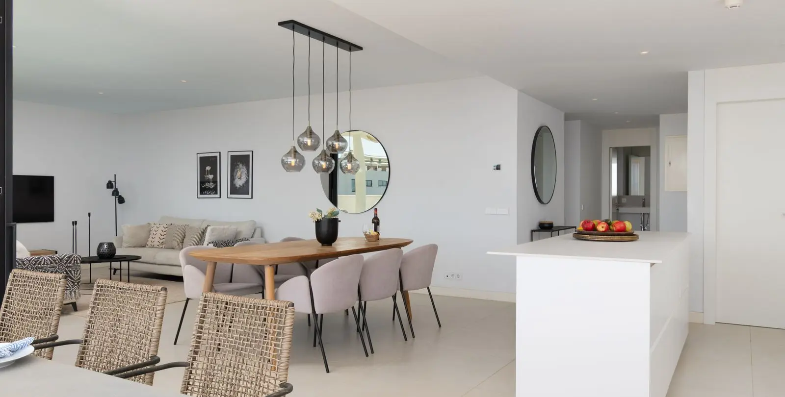 Venta de apartamento en planta media en Higueron 18