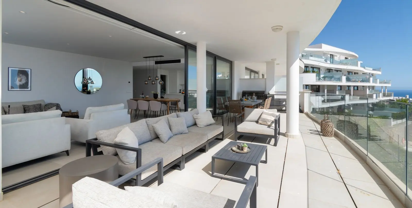 Venta de apartamento en planta media en Higueron 22