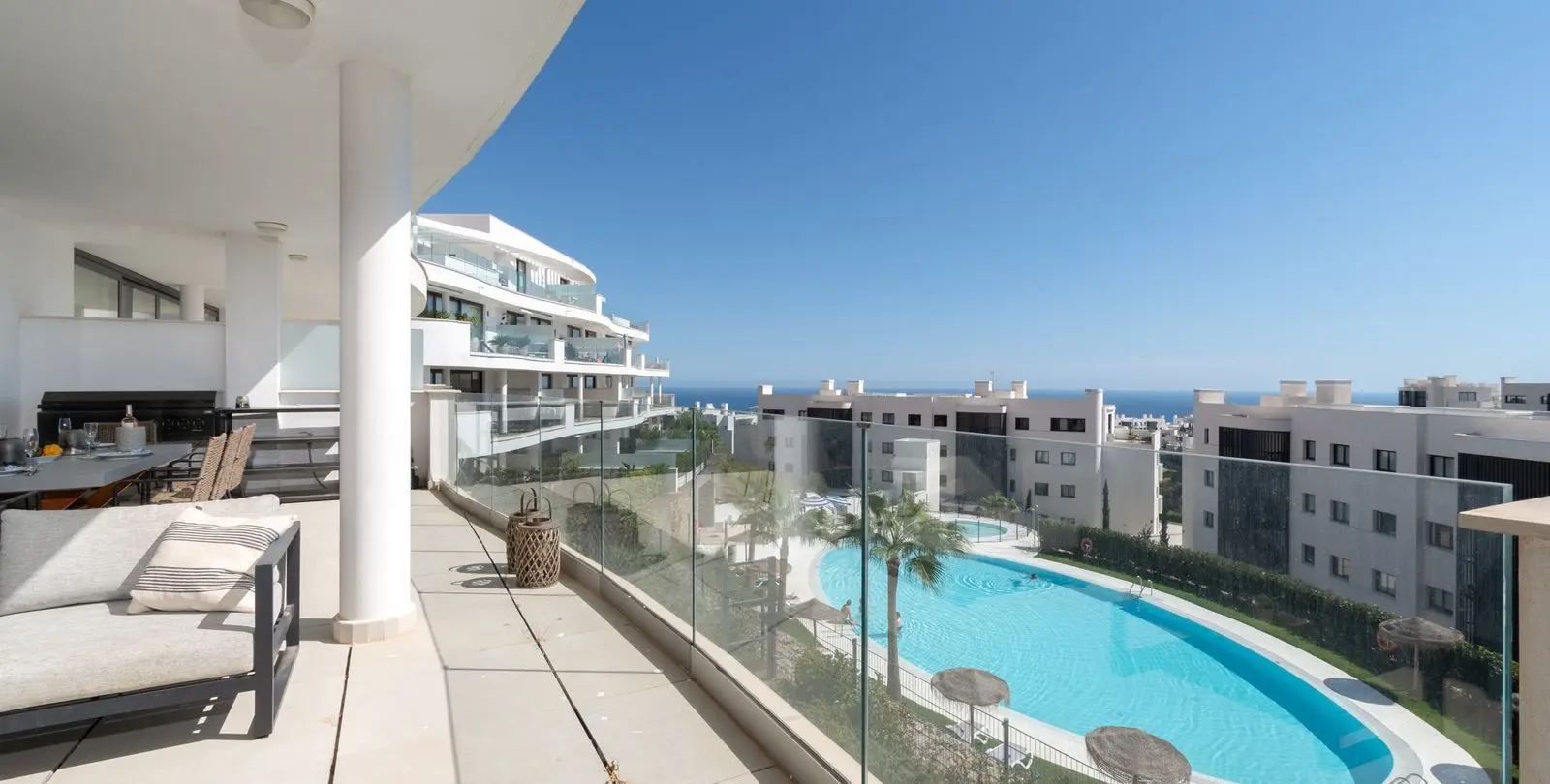 Venta de apartamento en planta media en Higueron 23