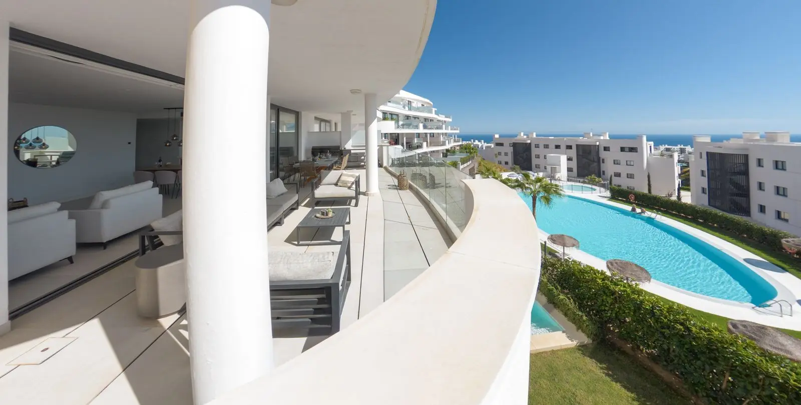 Venta de apartamento en planta media en Higueron 24