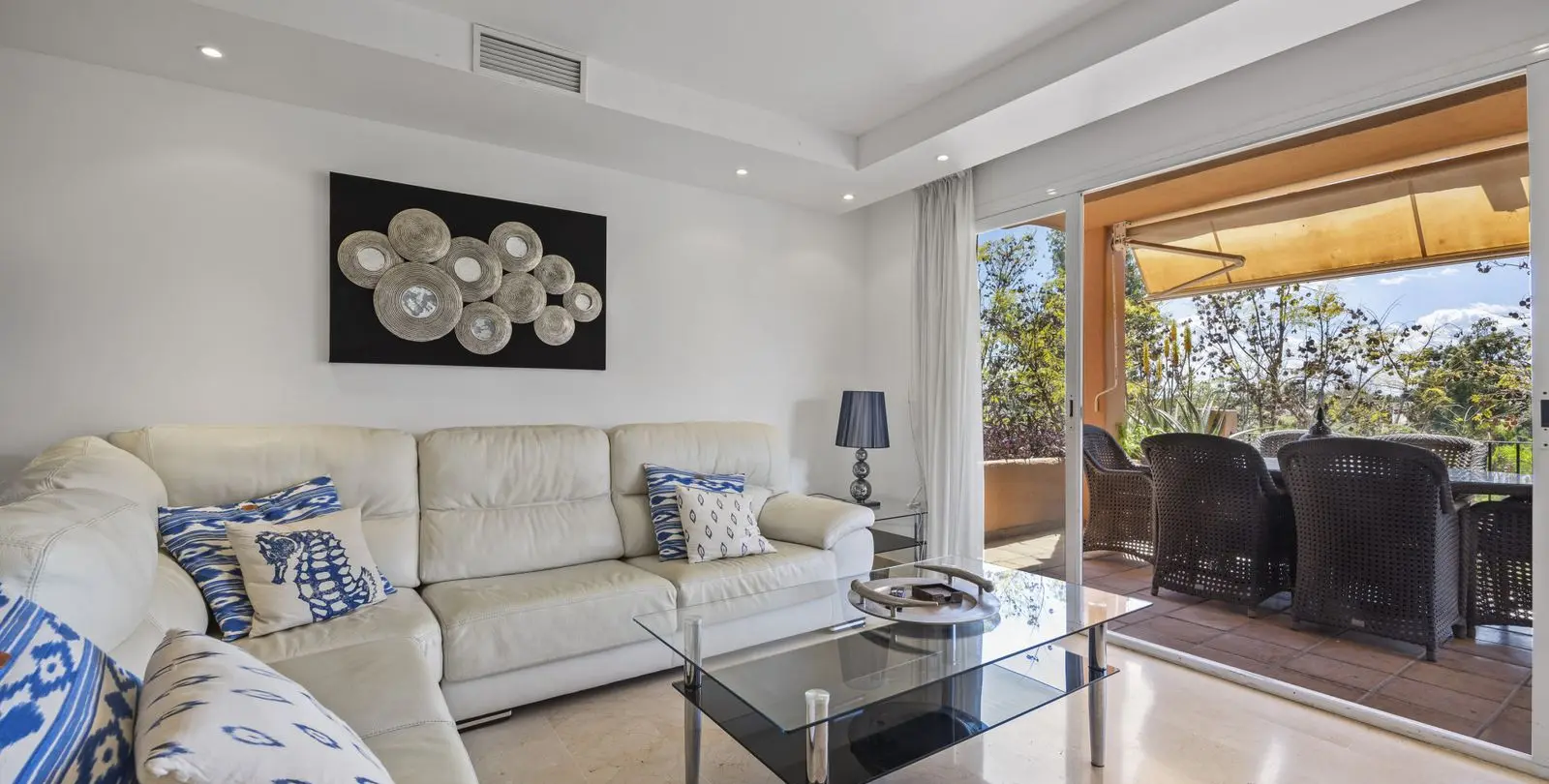 Venta de apartamento en planta media en The Golden Mile 4