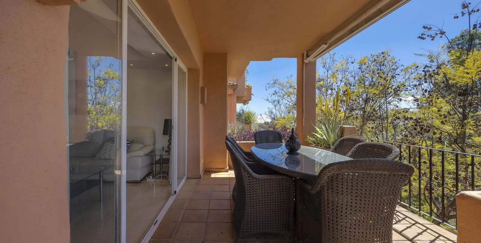 Venta de apartamento en planta media en The Golden Mile 5
