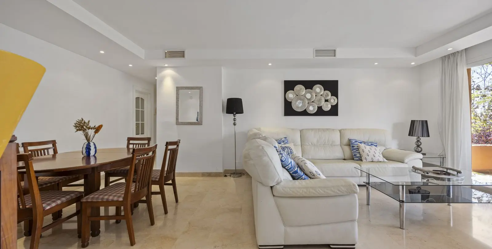 Venta de apartamento en planta media en The Golden Mile 7