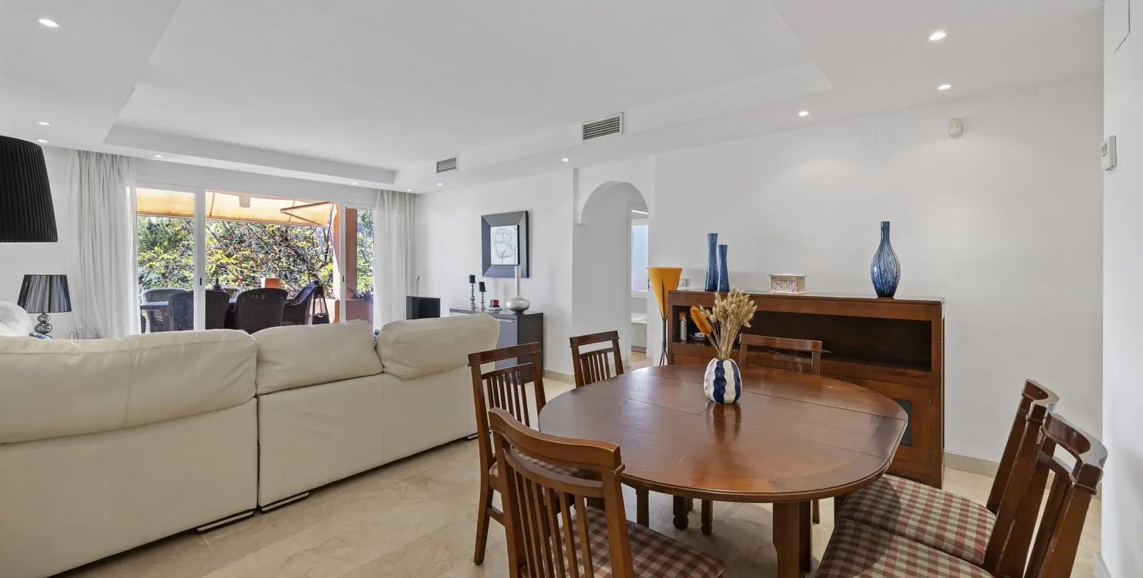 Venta de apartamento en planta media en The Golden Mile 9