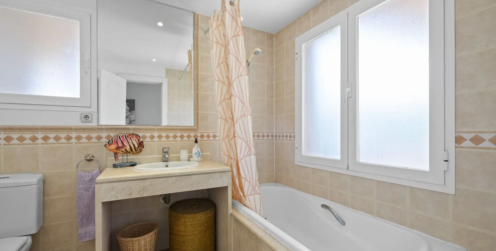 Venta de apartamento en planta media en The Golden Mile 17