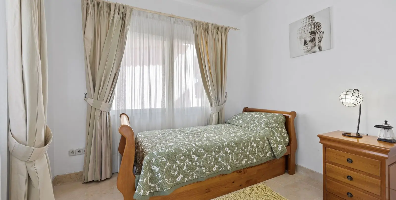 Venta de apartamento en planta media en The Golden Mile 20