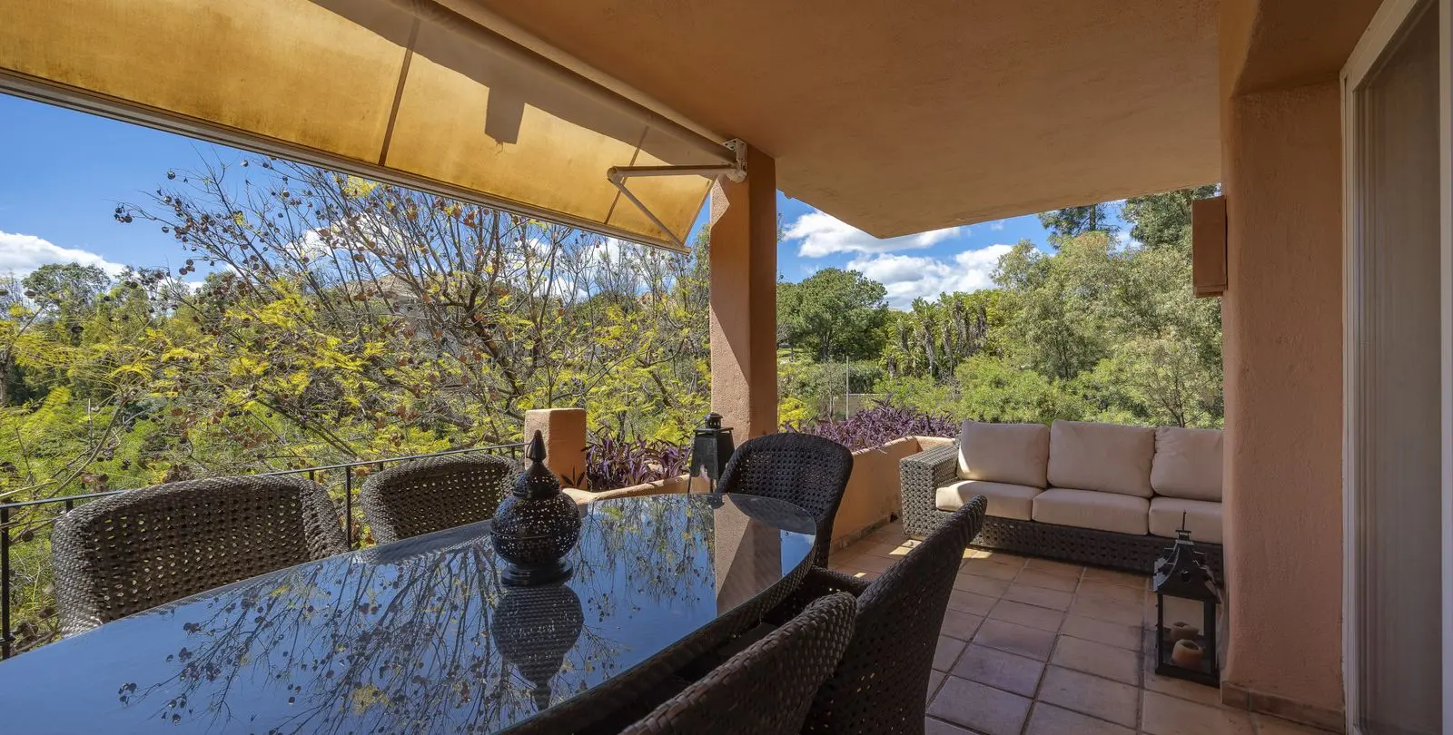 Venta de apartamento en planta media en The Golden Mile 22