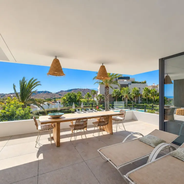 Venta de apartamento en planta media en Los Arqueros