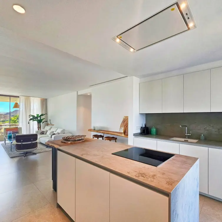 Venta de apartamento en planta media en Los Arqueros
