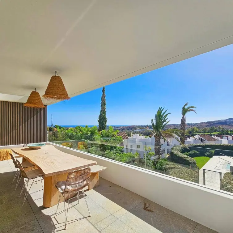 Venta de apartamento en planta media en Los Arqueros
