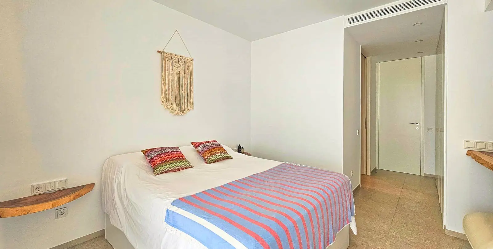 Venta de apartamento en planta media en Los Arqueros 17