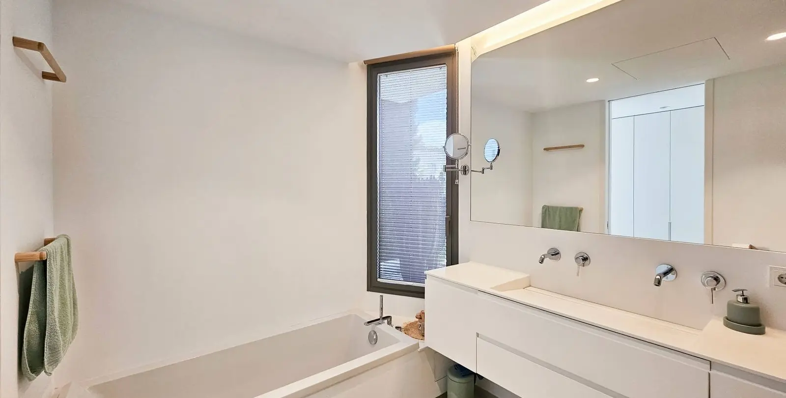 Venta de apartamento en planta media en Los Arqueros 18