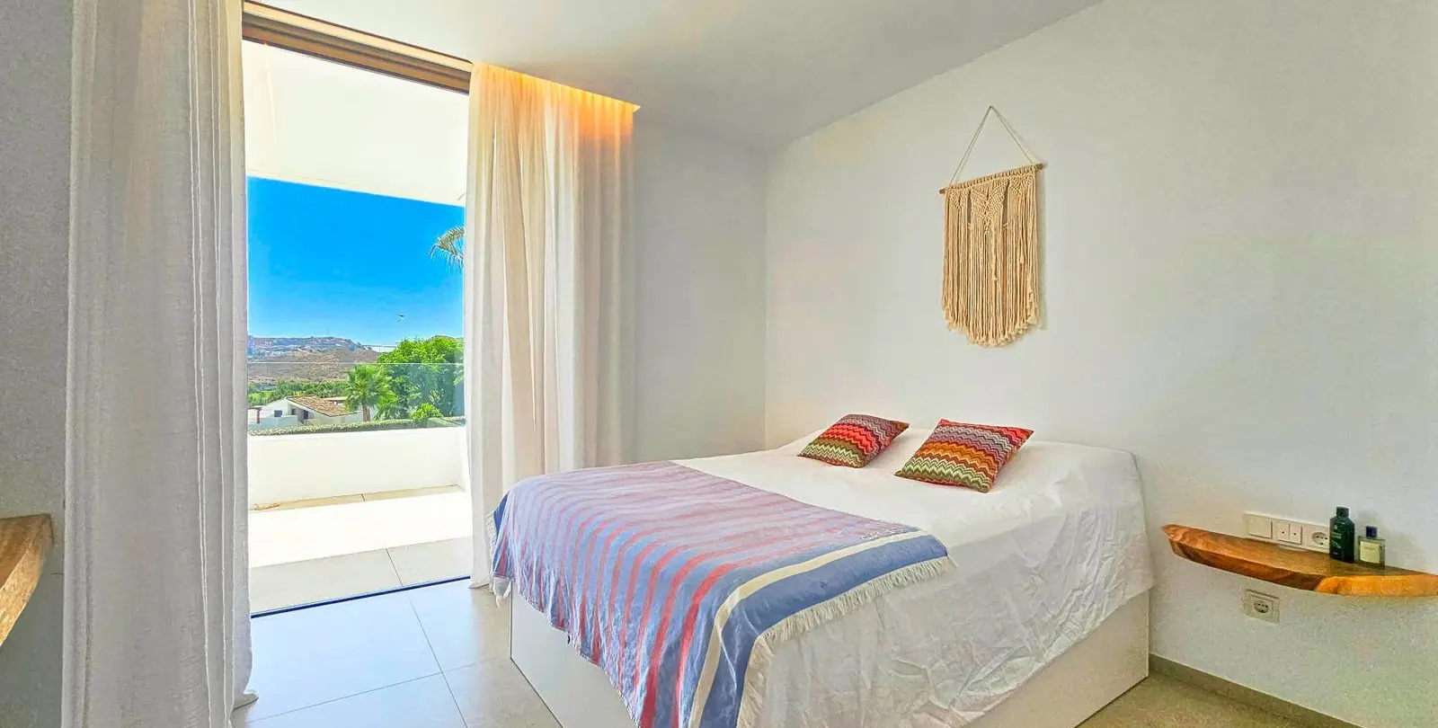 Venta de apartamento en planta media en Los Arqueros 19