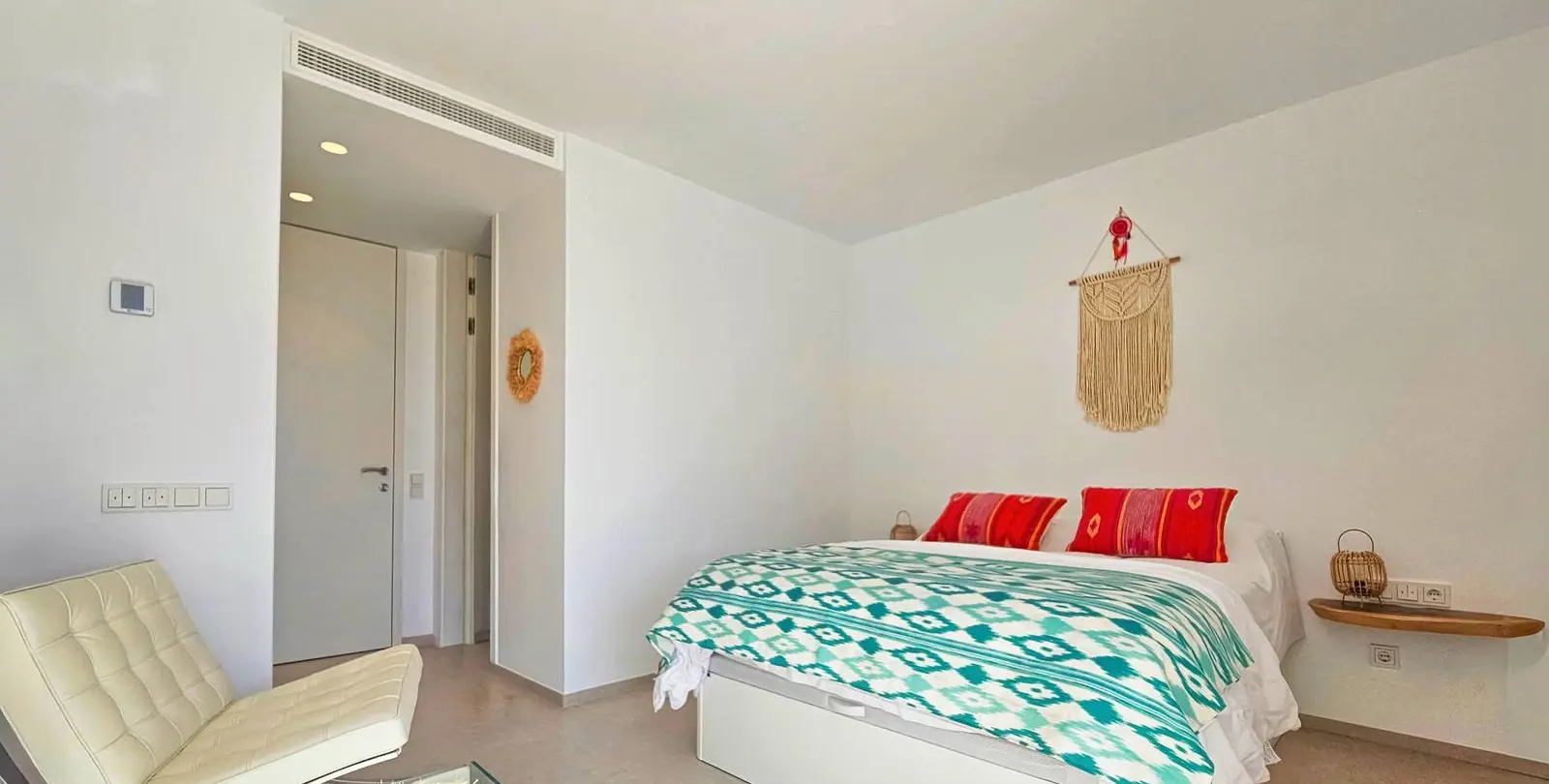 Venta de apartamento en planta media en Los Arqueros 25