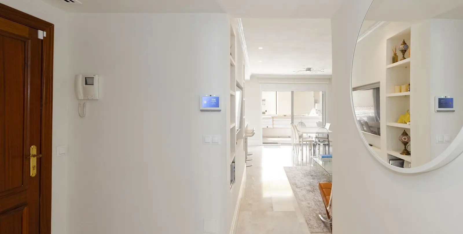 Venta de apartamento en planta media en Marbella 2