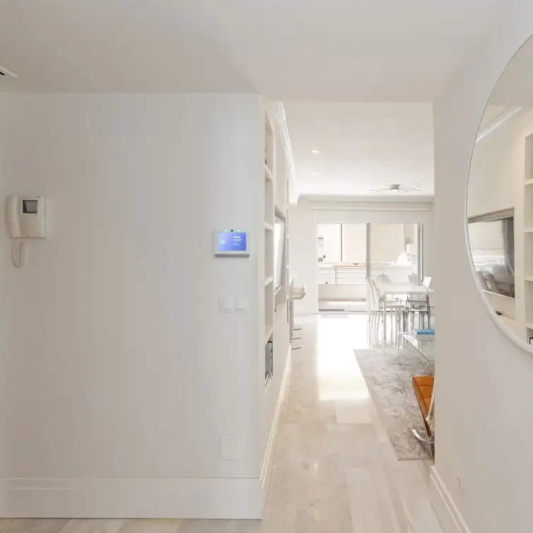 Venta de apartamento en planta media en Marbella