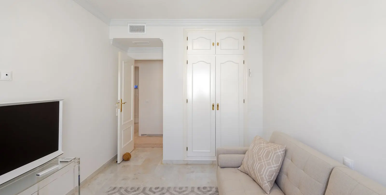Venta de apartamento en planta media en Marbella 4