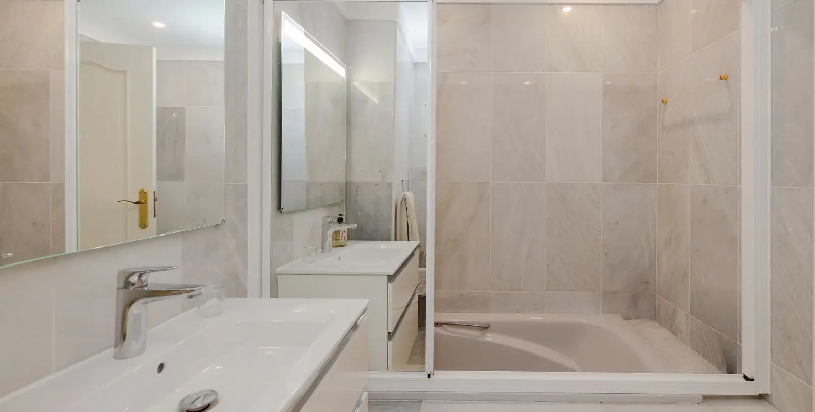Venta de apartamento en planta media en Marbella 6